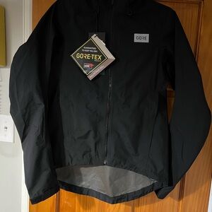 Gorewear Women’s Gore-Tex Cycling Jacket Black New With Tags